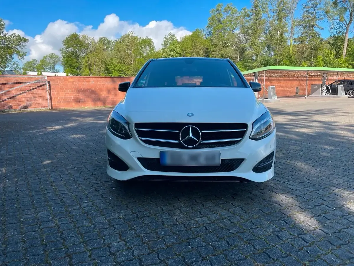 Gebraucht Mercedes B180 109 PS (80 kW) 2016 Weiß Kleinwagen
