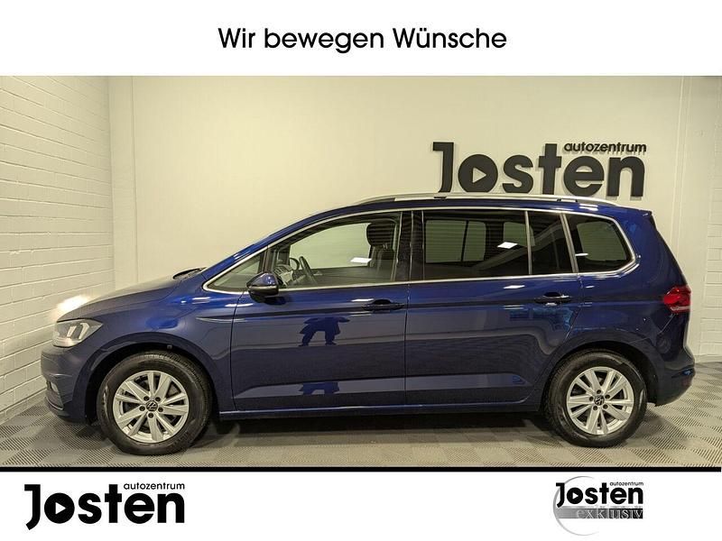Gebraucht VW Touran Highline 150 PS (110 kW) 2023 Blau Van / Kleinbus