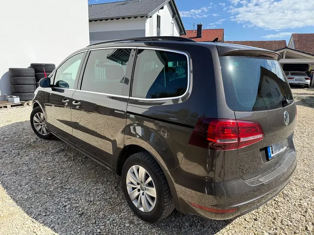Gebraucht VW Sharan 150 PS (110 kW) 2019 Braun Van / Kleinbus