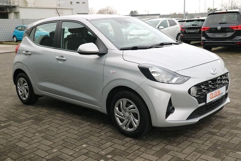 Gebraucht Hyundai i10 Select 67 PS (49 kW) 2022 Silber Kleinwagen