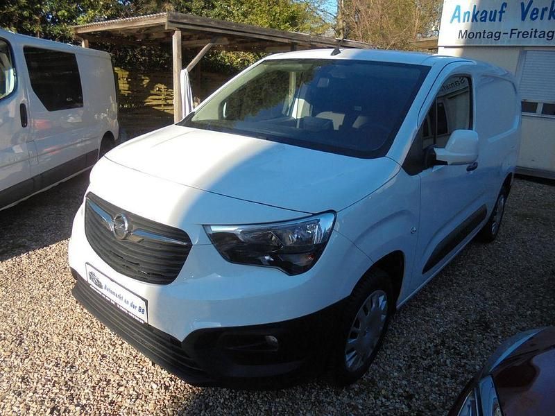 Używany Opel Combo Edition 102 KM (75 kW) 2022 Biały Minivan