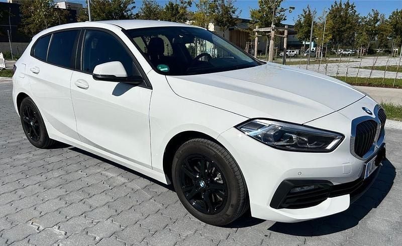 Weiß Gebraucht 2021 BMW 118 Advantage Kleinwagen | 21.700 € (Fairer Preis) - Bild 1/4