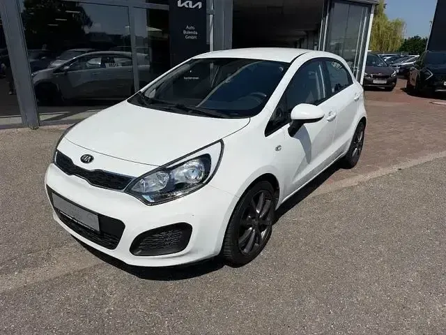 Gebraucht Kia Rio Edition 7 86 PS (63 kW) 2012 Weiß Limousine