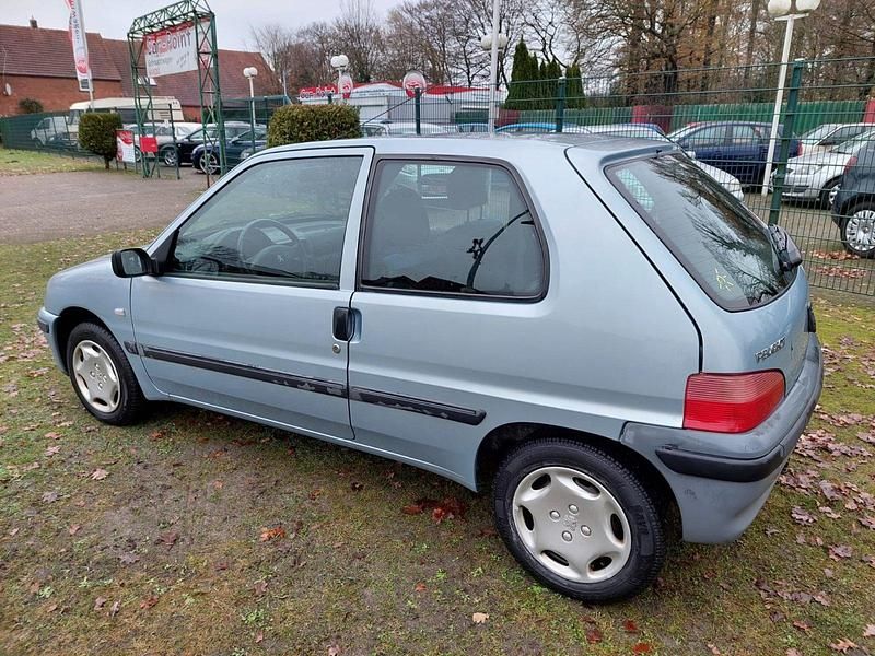 Gebraucht Peugeot 106 60 PS (44 kW) 2000 Silber Kleinwagen
