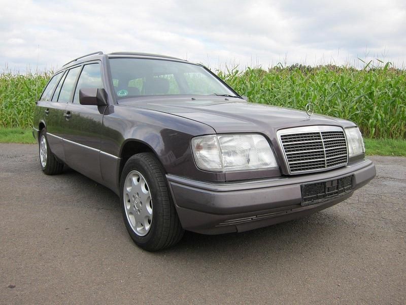 Andere außenfarben Gebraucht 1994 Mercedes E200 Kombi | 2.900 € - Bild 1/4