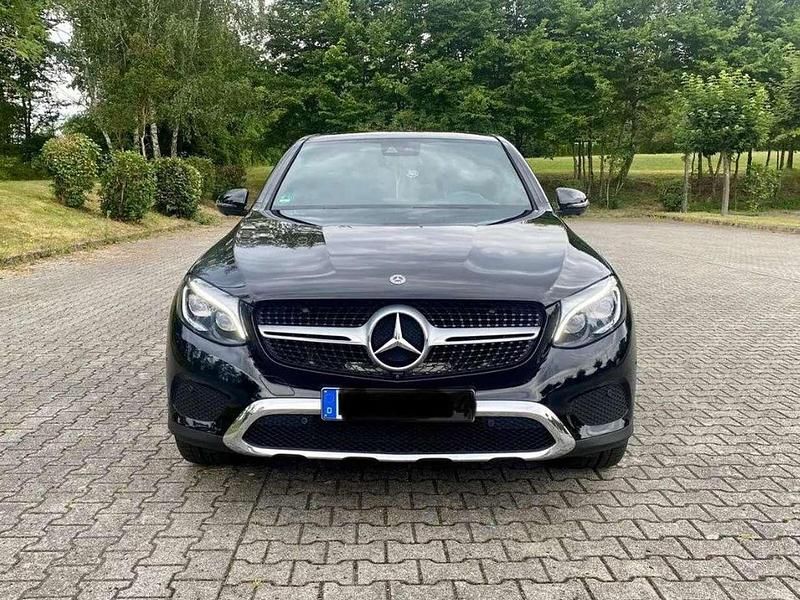 Schwarz Gebraucht 2018 Mercedes GLC250 SUV | 28.900 € (Fairer Preis) - Bild 1/4