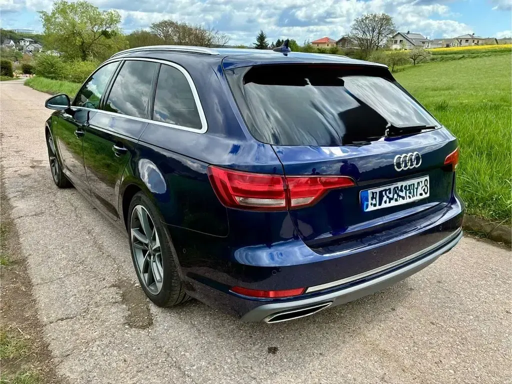 Gebraucht Audi A4 Sport 190 PS (139 kW) 2018 Blau Kombi