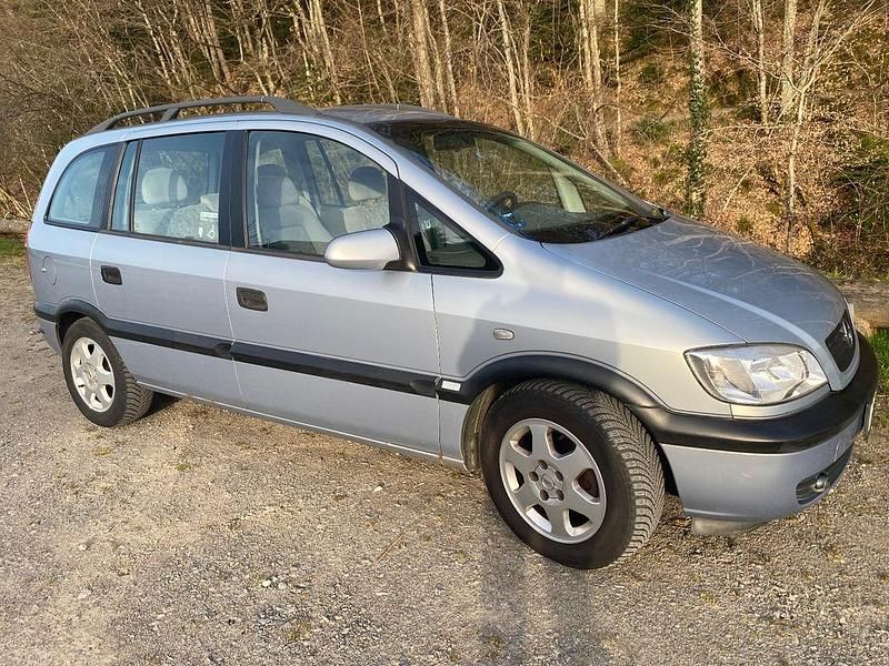 Gebraucht Opel Zafira 101 PS (74 kW) 1999 Silber Van / Kleinbus