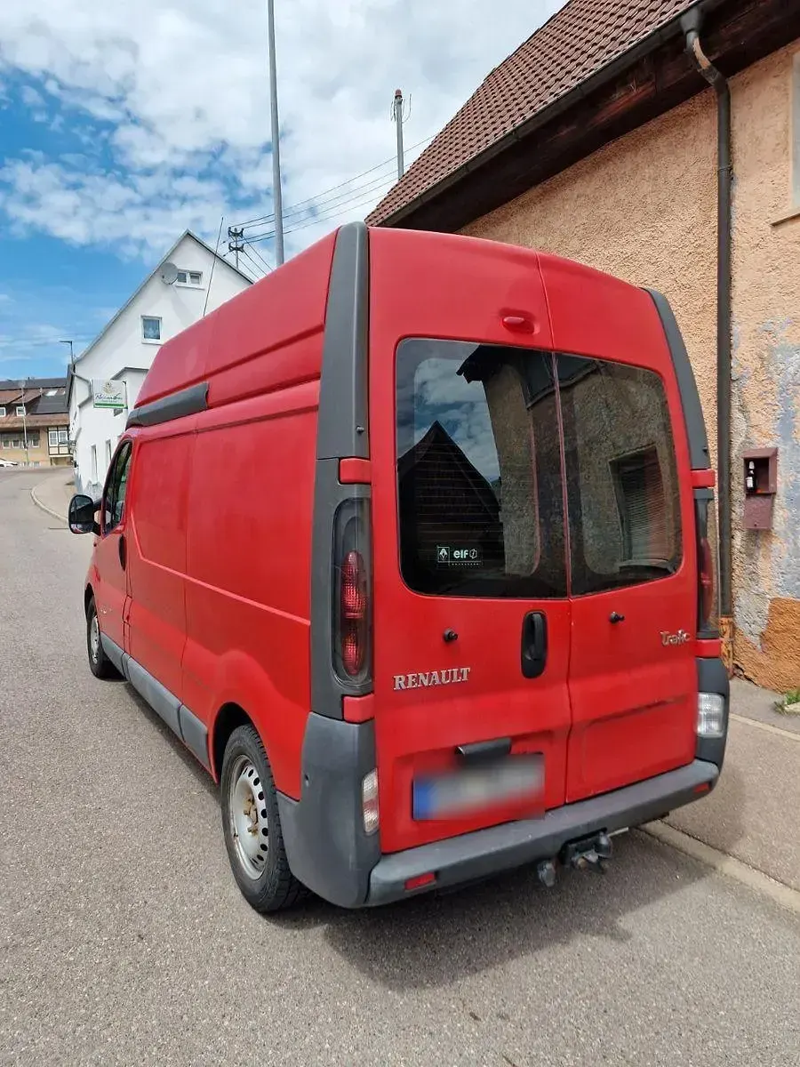 Gebraucht Renault Trafic 101 PS (74 kW) 2004 Rot Van / Kleinbus