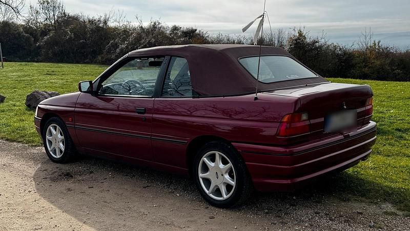 Gebraucht Ford Escort Cabriolet 105 PS (77 kW) 1991 Rot Cabrio