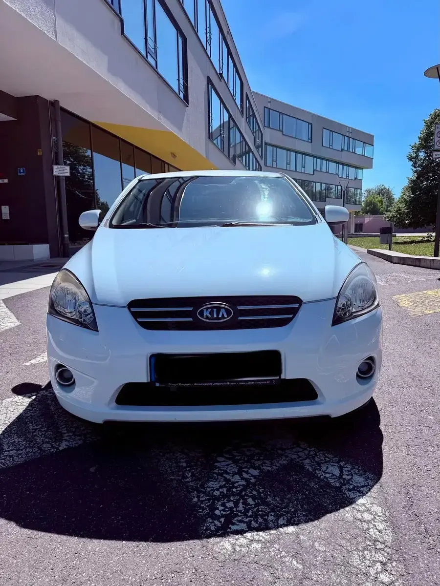 Gebraucht Kia Ceed 125 PS (91 kW) 2010 Weiß Kleinwagen
