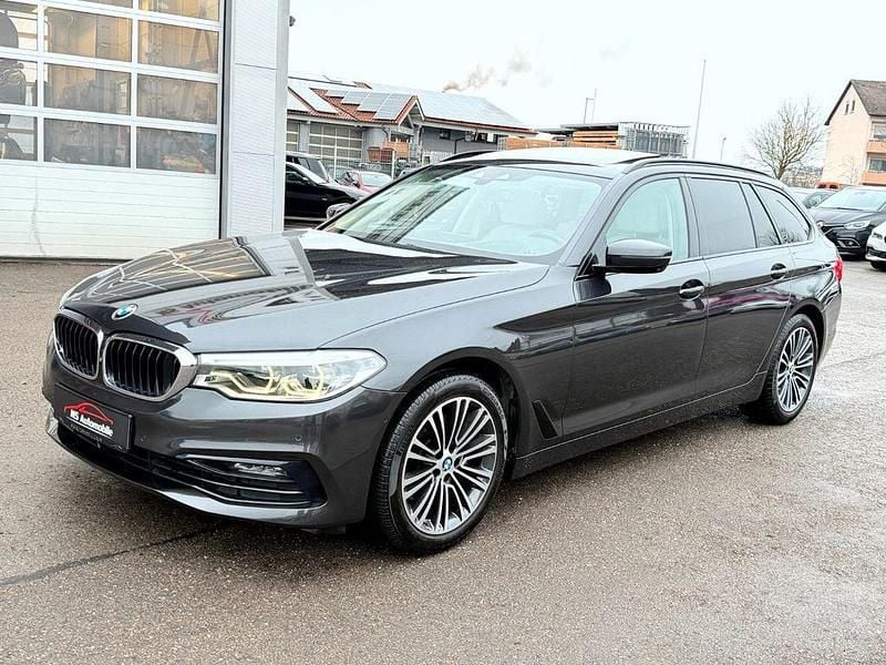 Grau Gebraucht 2019 BMW 520 Sport Line Limousine | 21.850 € (Superpreis) - Bild 1/4