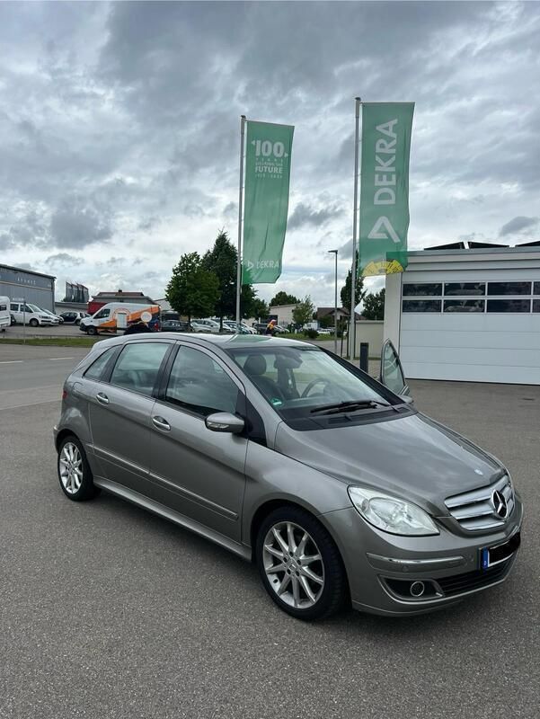 Braun Gebraucht 2007 Mercedes B200 Van / Kleinbus | 4.850 € (Etwas zu teuer) - Bild 1/4