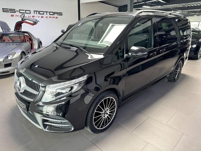 Schwarz Gebraucht 2021 Mercedes V300 AMG line Van / Kleinbus | 64.900 € (Teuer) - Bild 1/4