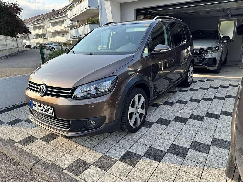 Braun Gebraucht 2011 VW Touran Cross Van / Kleinbus | 7.790 € (Fairer Preis) - Bild 1/4