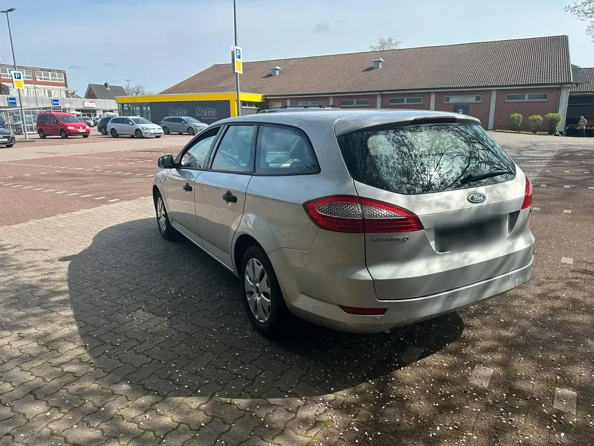 Gebraucht Ford Mondeo 140 PS (102 kW) 2010 Silber Kombi