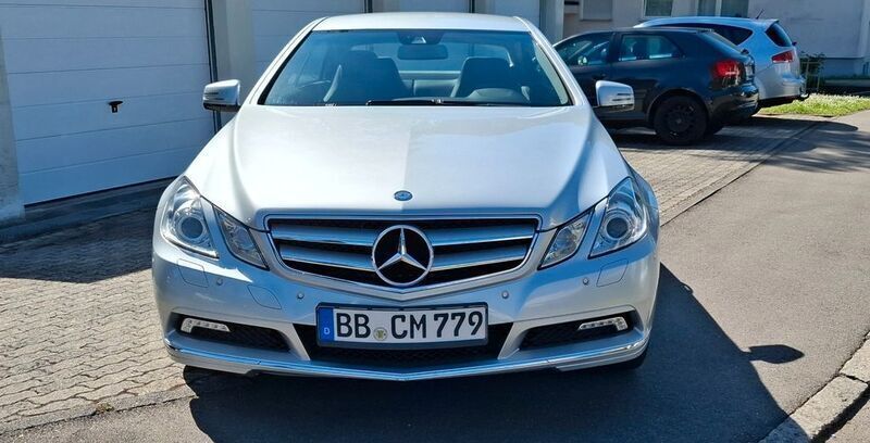 Silber Gebraucht 2010 Mercedes E250 Coupé | 16.100 € (Etwas zu teuer) - Bild 1/4