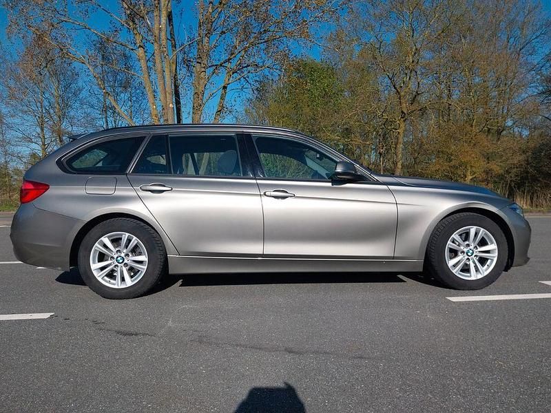Gebraucht BMW 318 150 PS (110 kW) 2019 Gold Kombi