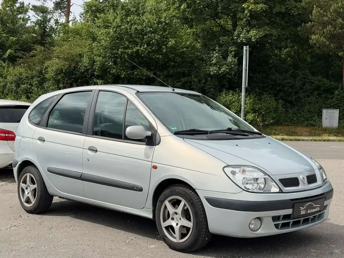 Gebraucht Renault Mégane 107 PS (78 kW) 2001 Silber Limousine