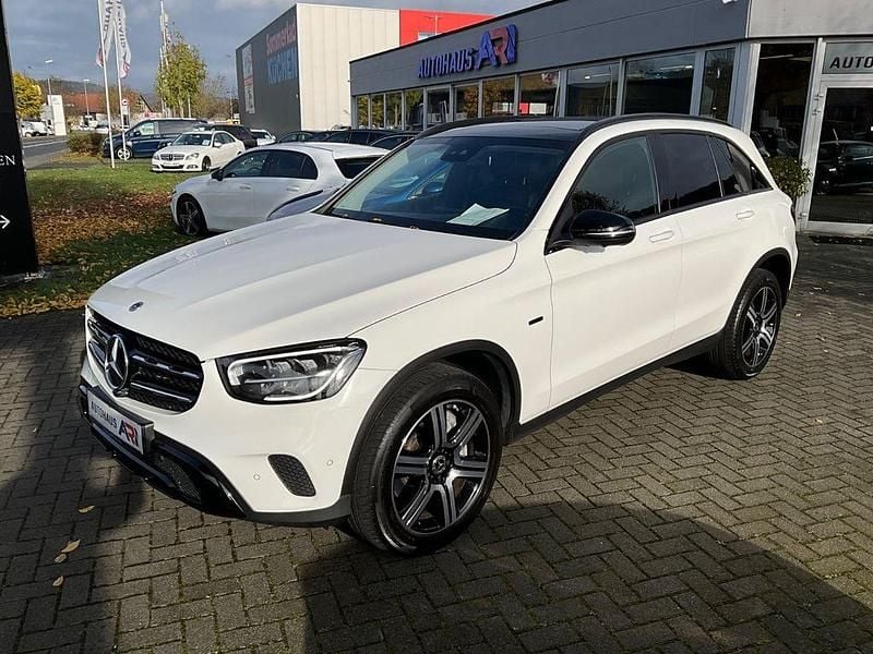 Weiß Gebraucht 2021 Mercedes GLC300e SUV | 31.450 € (Superpreis) - Bild 1/4