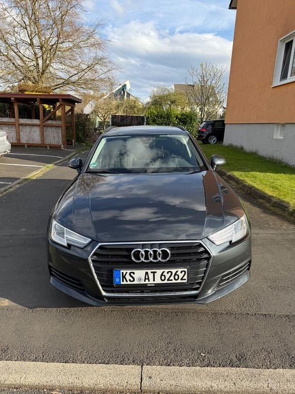 Gebraucht Audi A4 Basis 150 PS (110 kW) 2017 Grau Kombi