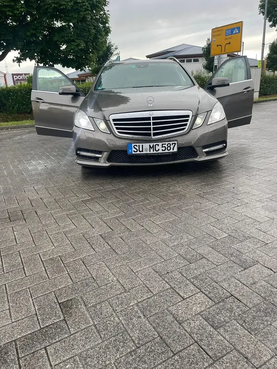 Gebraucht Mercedes E250 204 PS (150 kW) 2012 Grau Kombi