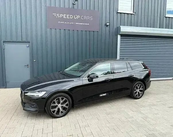 Gebraucht Volvo V60 Momentum 197 PS (144 kW) 2023 Andere Kombi