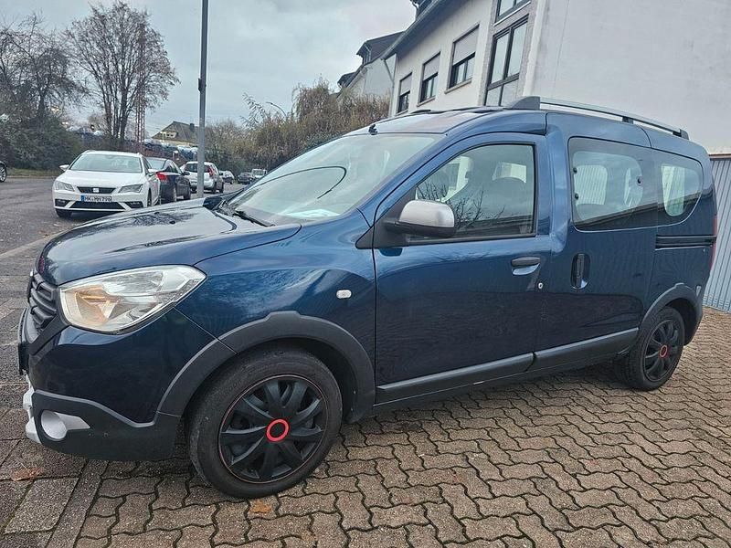 Blau Gebraucht 2018 Dacia Dokker Ambiance Van / Kleinbus | 4.990 € (Fairer Preis) - Bild 1/4