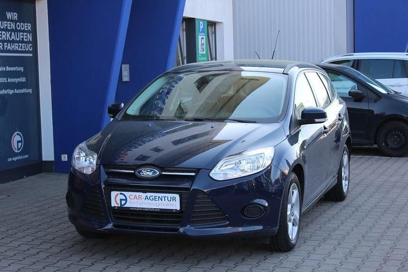 Gebraucht Ford Focus Trend 101 PS (74 kW) 2013 Blau Limousine