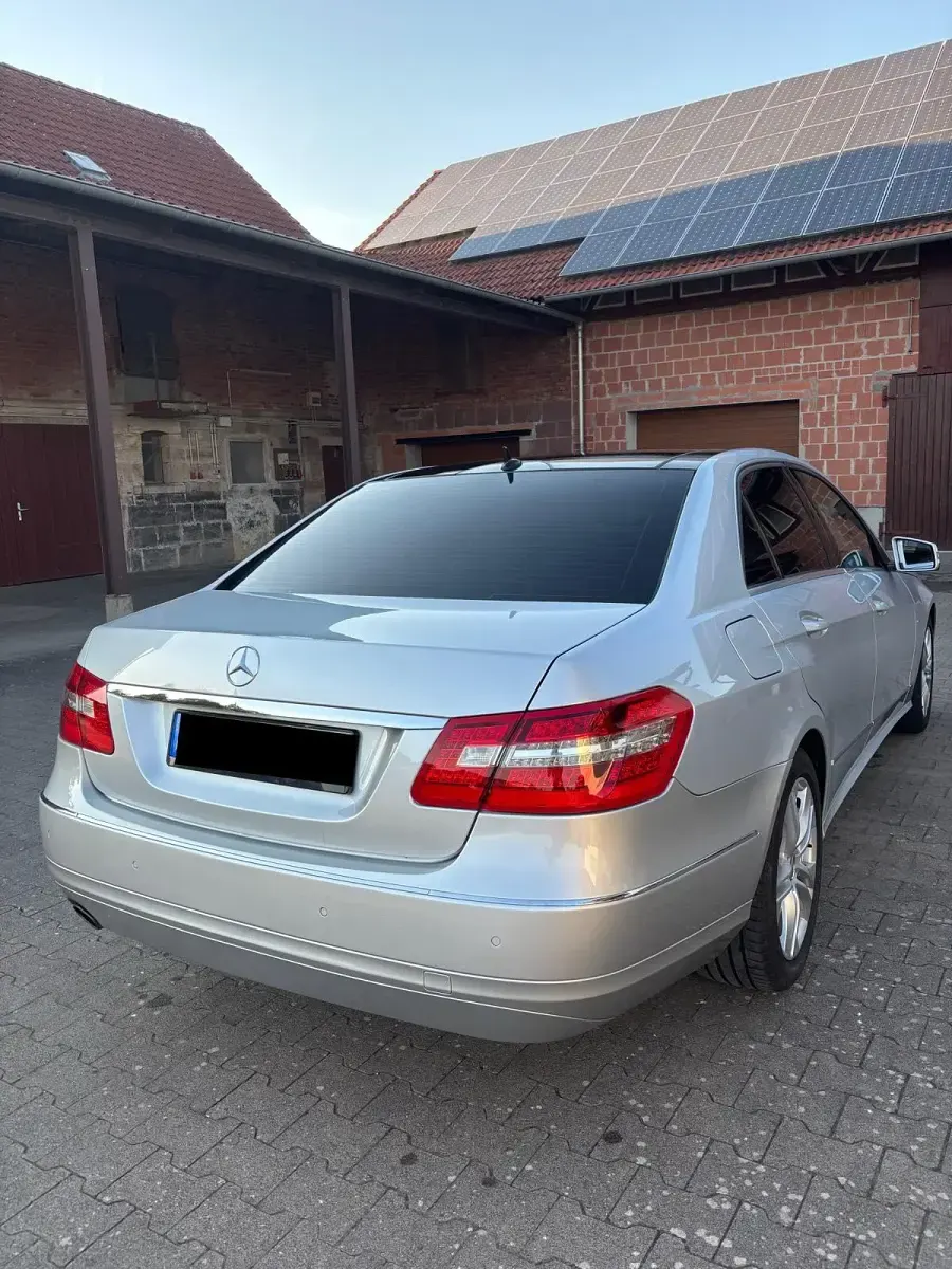 Gebraucht Mercedes E200 184 PS (135 kW) 2010 Silber Limousine