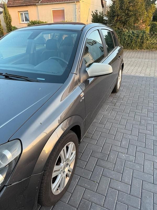 Gebraucht Opel Astra 116 PS (85 kW) 2009 Grau Kleinwagen