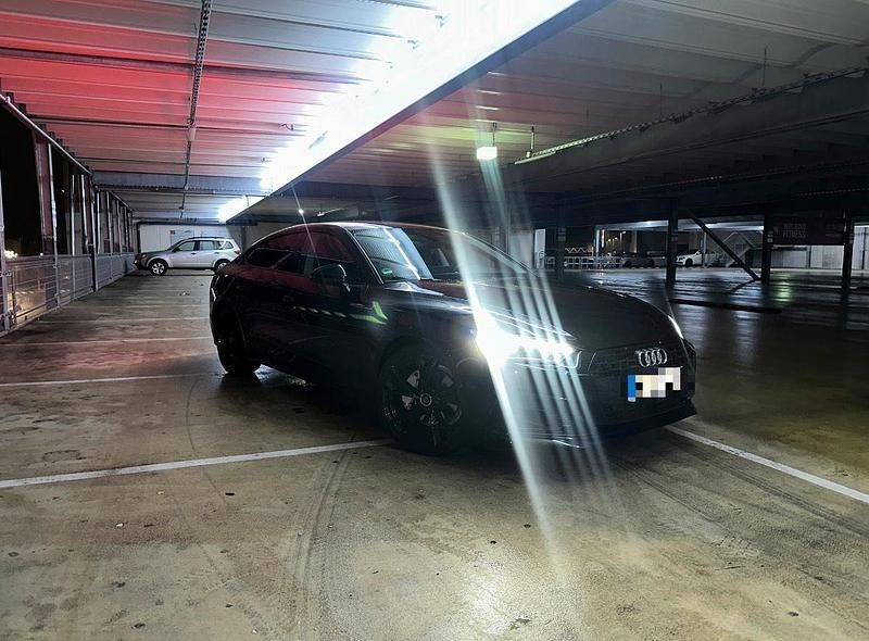 Schwarz Gebraucht 2022 Audi A5 Sportback Ambiente Kleinwagen | 29.000 € (Superpreis) - Bild 1/4