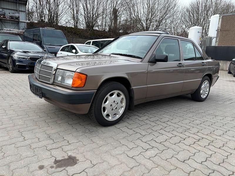 Gebraucht Mercedes 190 118 PS (86 kW) 1989 Braun Limousine