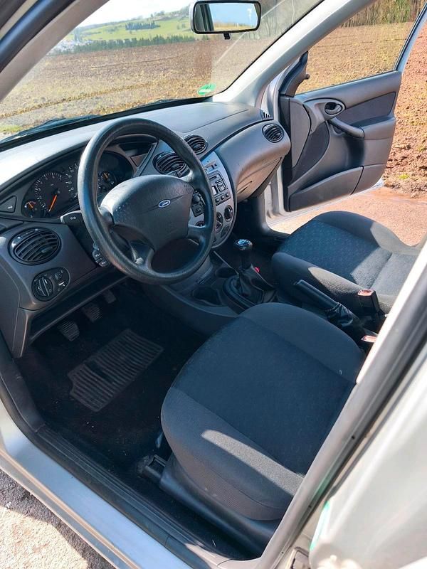Gebraucht Ford Focus 100 PS (73 kW) 2002 Silber Kombi