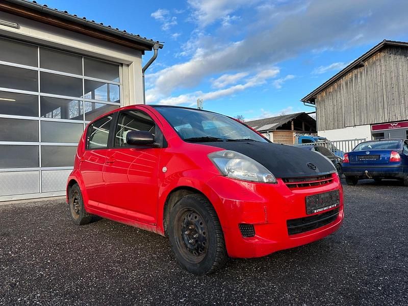 Gebraucht Daihatsu Sirion 70 PS (51 kW) 2008 Rot Kleinwagen