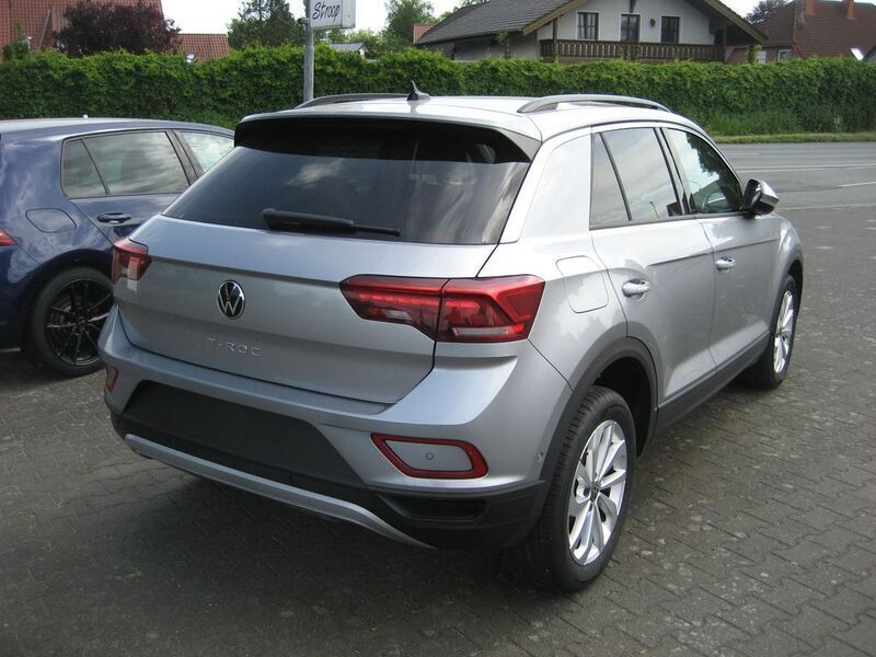 Gebraucht VW T-Roc Life 150 PS (110 kW) 2023 Pyrit silber metallic (metallic) SUV