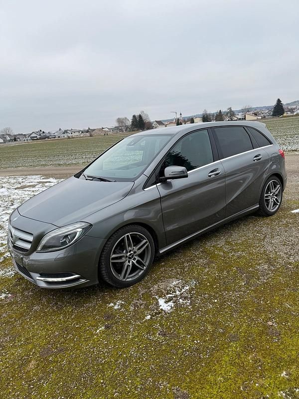 Gebraucht Mercedes 200 140 PS (102 kW) 2012 Grau Limousine