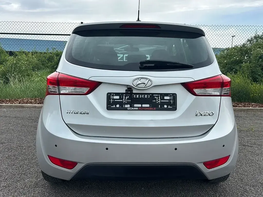 Gebraucht Hyundai ix20 90 PS (66 kW) 2012 Silber Kleinwagen