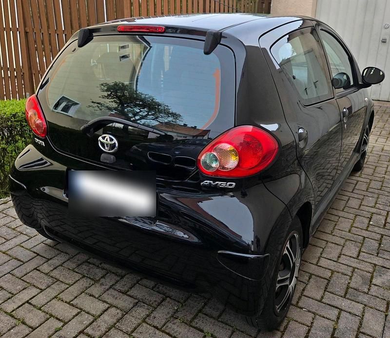 Gebraucht Toyota Aygo 68 PS (50 kW) 2007 Schwarz Kleinwagen