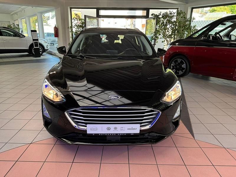 Używany Ford Focus Cool & Connect 101 KM (74 kW) 2019 Czarny Kombi