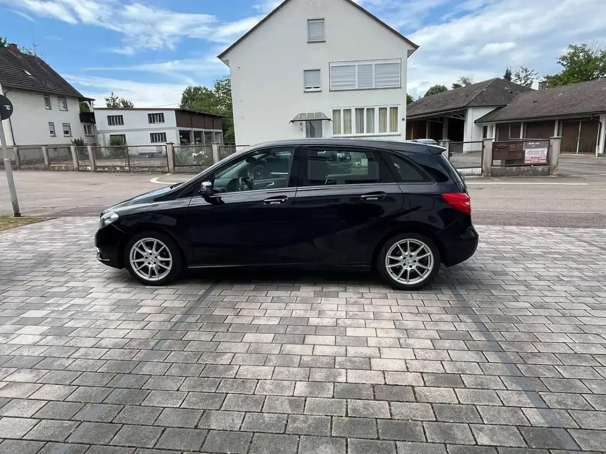 Gebraucht Mercedes B180 AMG Edition 1 109 PS (80 kW) 2012 Schwarz Kleinwagen