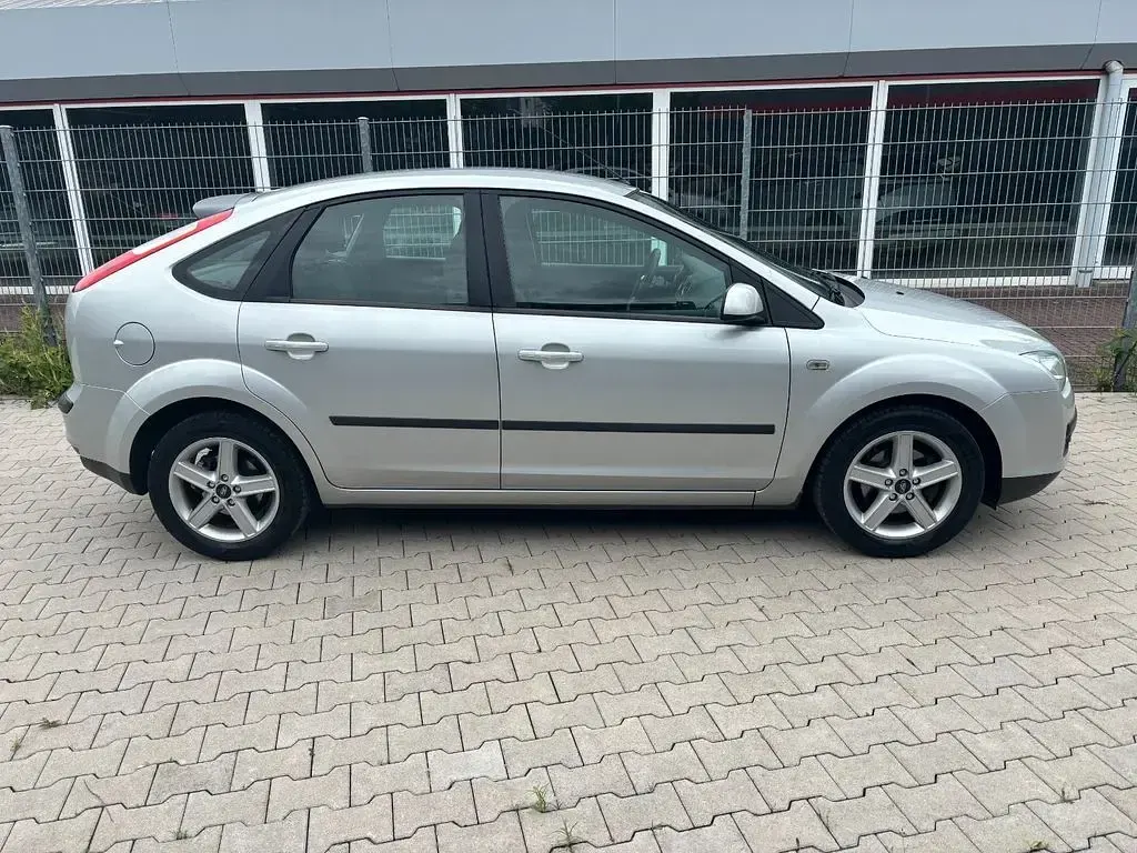 Gebraucht Ford Focus Fun X 101 PS (74 kW) 2007 Silber Limousine