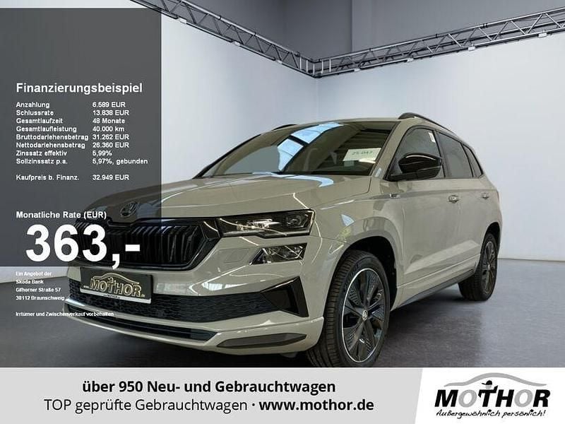 Steelgrau Gebraucht 2022 Skoda Karoq SportLine SUV | 33.459 € (Teuer) - Bild 1/4