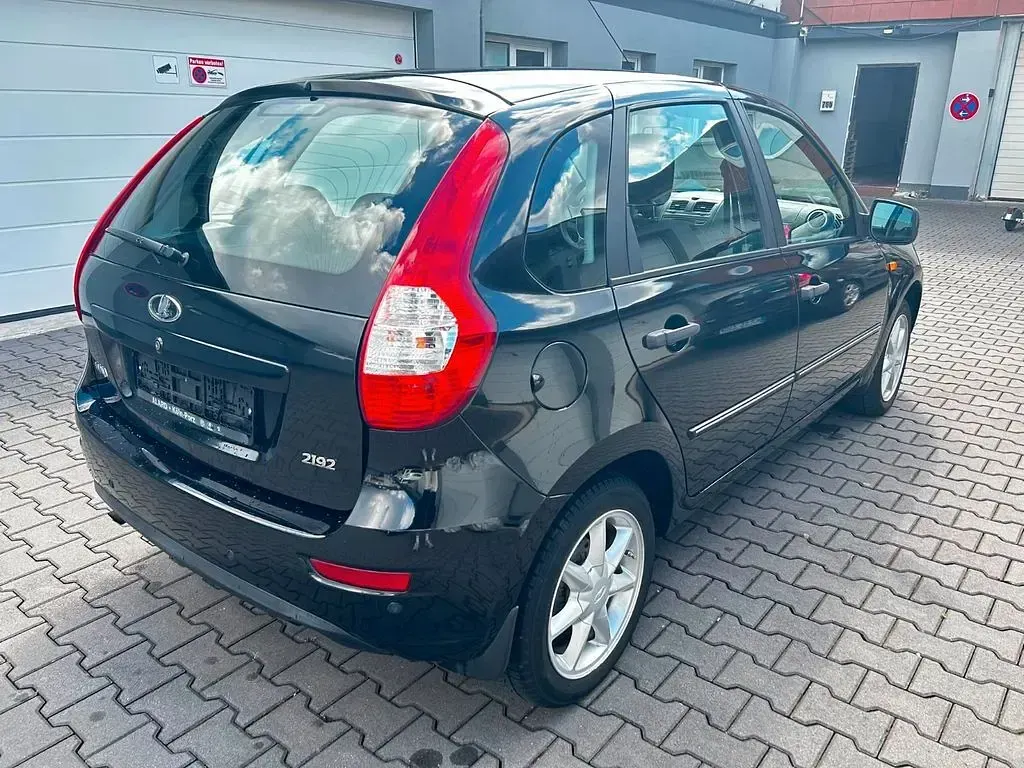 Gebraucht Lada Kalina 98 PS (72 kW) 2018 Schwarz Limousine