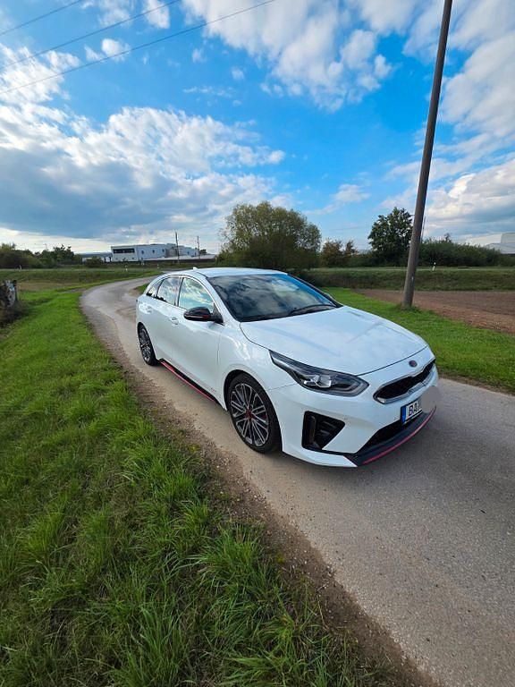 Weiß Gebraucht 2019 Kia ProCeed Kleinwagen | 17.900 € (Fairer Preis) - Bild 1/4