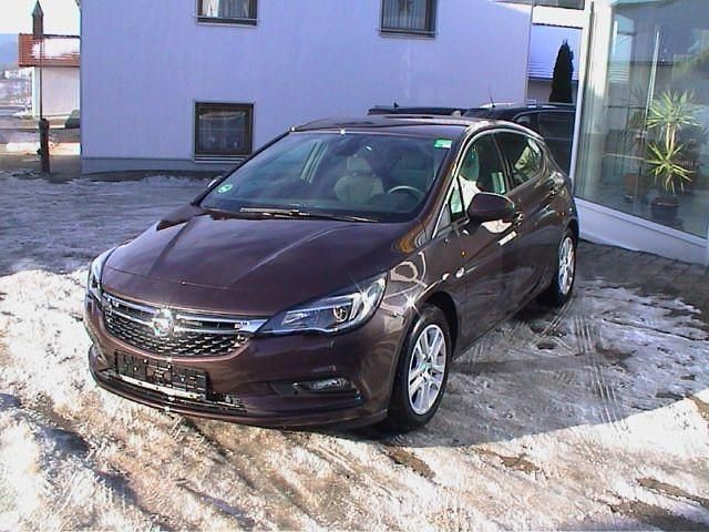 Gebraucht Opel Astra Dynamic 125 PS (91 kW) 2016 Andere farbe metallic Limousine