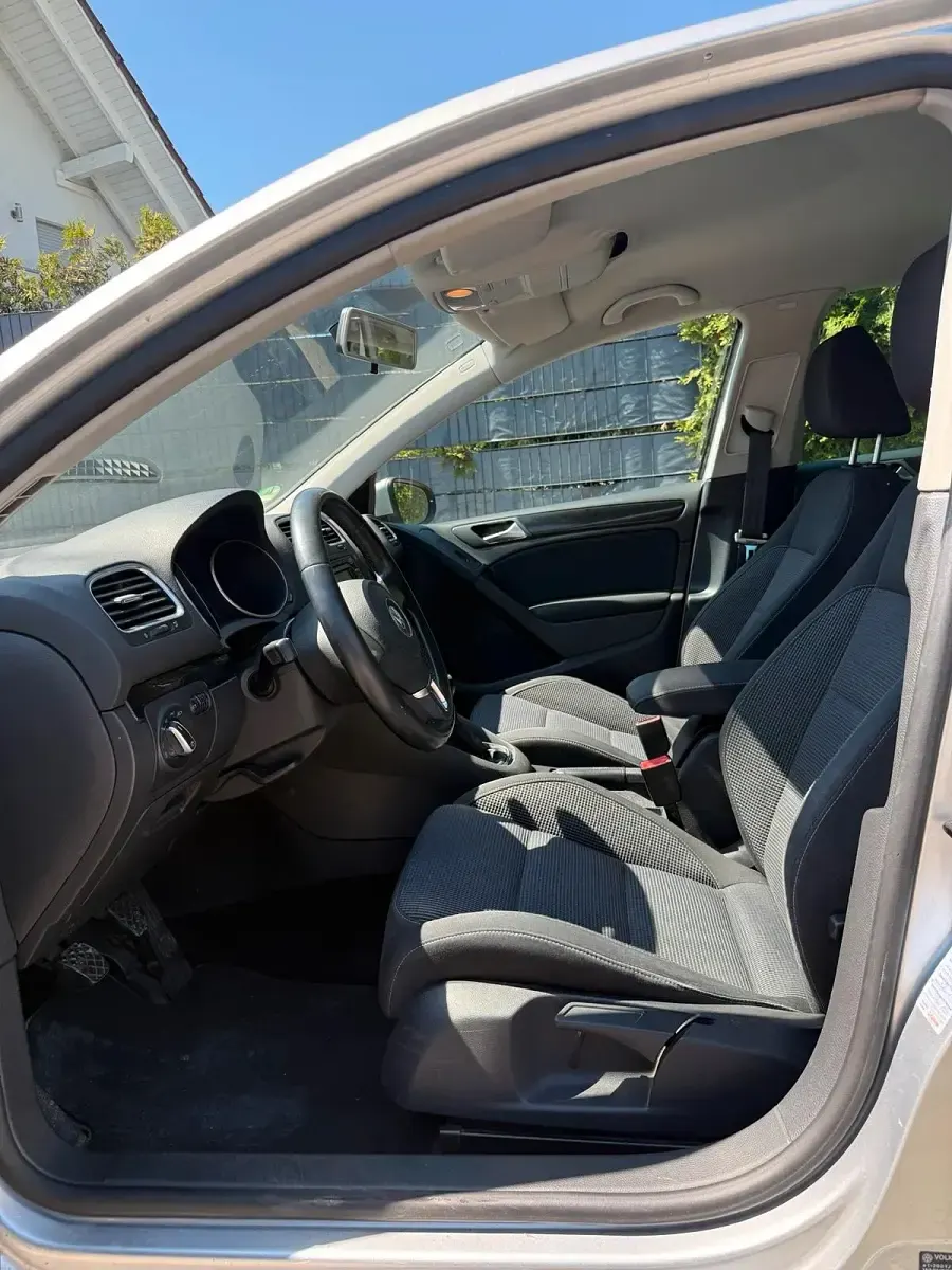 Gebraucht VW Golf VI 105 PS (77 kW) 2009 Silber Kleinwagen