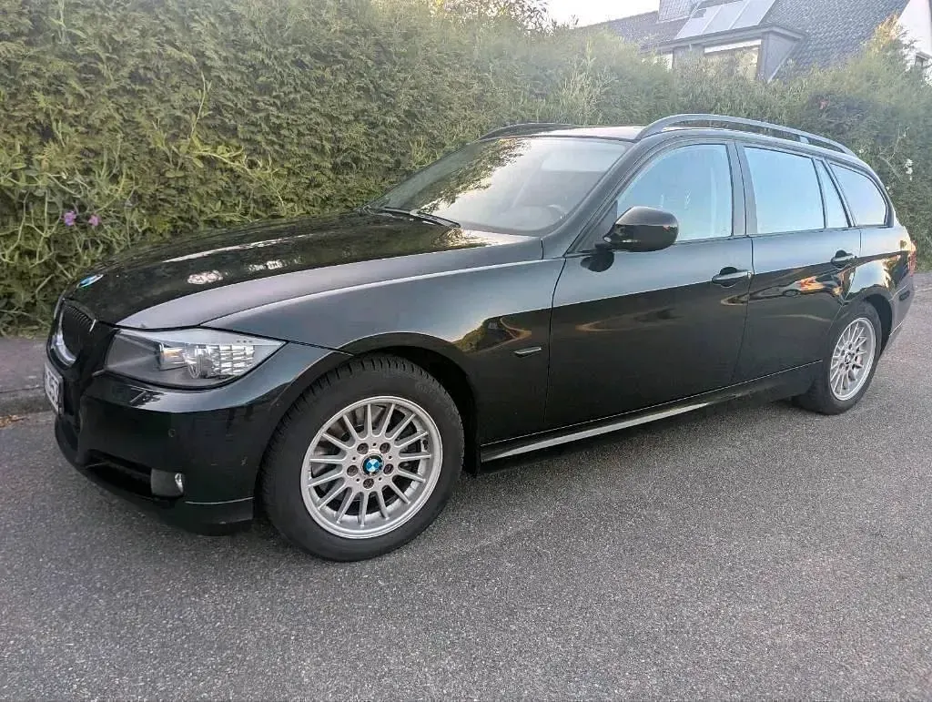 Gebraucht BMW 320 Comfort Edition 177 PS (130 kW) 2009 Schwarz Kombi