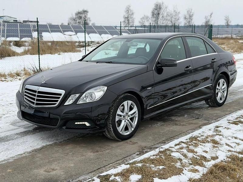Gebraucht Mercedes E200 Avantgarde 184 PS (135 kW) 2010 Schwarz Limousine