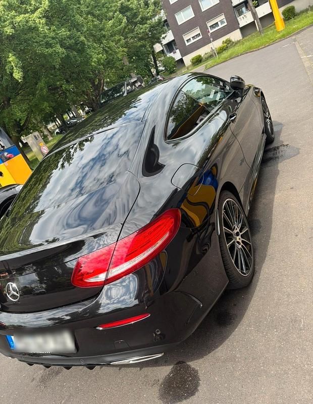 Gebraucht Mercedes C200 184 PS (135 kW) 2018 Schwarz Coupé